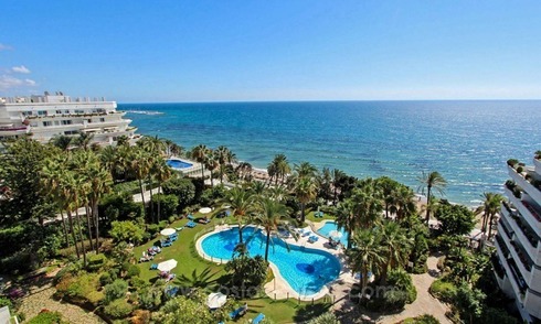 Oportunidad: En venta en Gran Marbella: Fantástico apartamento en primera línea de mar 