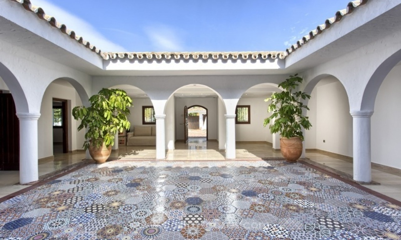 Villa de estilo andaluz moderno en venta en Nueva Andalucía, Marbella 6