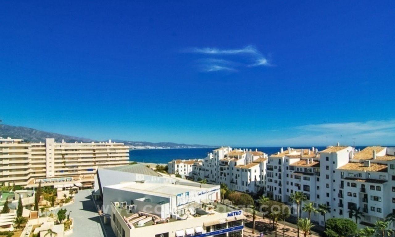 Apartamento fabuloso con vistas al mar en venta en Puerto Banús, Marbella 2