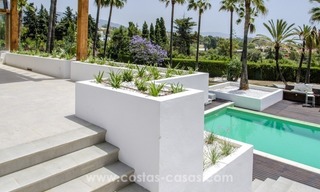 Villa moderna renovada a la venta en la Milla de Oro, Marbella 4
