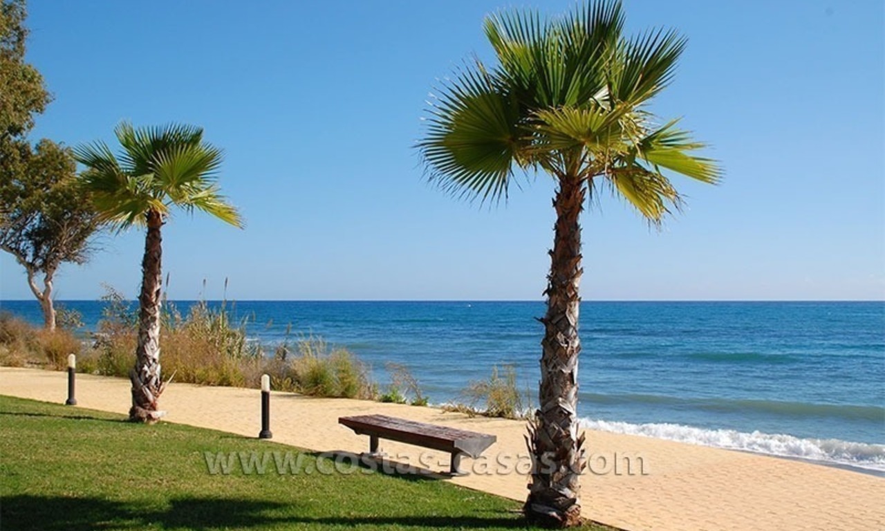 Ático moderno en primera linea de playa en venta en la Nueva Milla de Oro, Marbella - Estepona 19