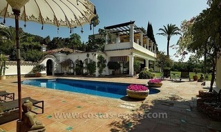 Villa exclusiva de estilo andaluz a la venta en Marbella - Benahavis 0