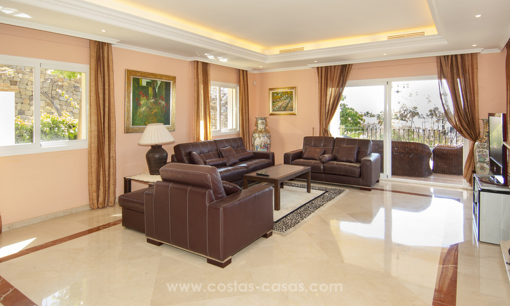 Villa con fantásticas vistas al mar y al golf en venta en Benahavis - Marbella 29748