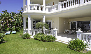 Apartamentos de lujo frente al mar en venta en Las Dunas Park, Nueva Milla de Oro, Marbella - Estepona 42375 