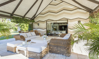 Villa contemporánea con influencias asiaticas en venta en primera línea de golf en Marbella 17415 