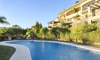 ¡Precio extraordinario! Lujoso Apartamento de planta baja con piscina privada en Aloha, Nueva Andalucía, Marbella 1370 