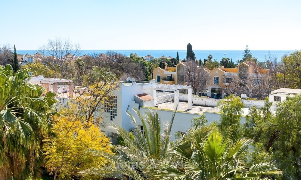 Apartamento con vistas al mar en venta en la Milla de Oro, a poca distancia de la playa y del centro de Marbella 2639