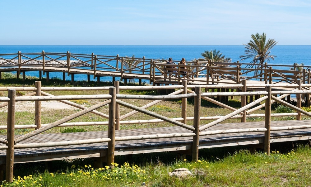 Villas modernas con vistas al mar en venta, a poca distancia de la playa y la marina - Marbella Este - Mijas 2747