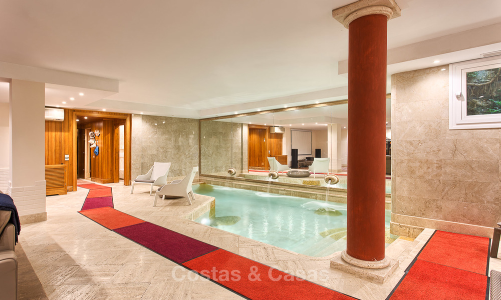 Villa de alta calidad, estilo clásico en venta en La Milla de Oro, Marbella. ¡Precio rebajado! 3099
