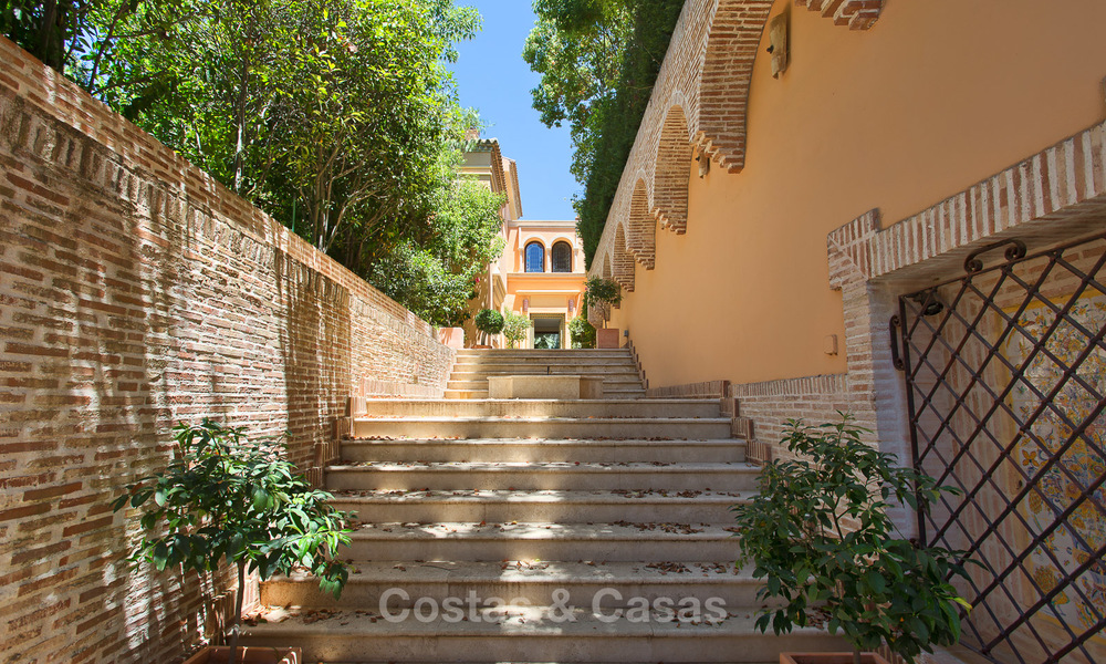 Villa de alta calidad, estilo clásico en venta en La Milla de Oro, Marbella. ¡Precio rebajado! 3139