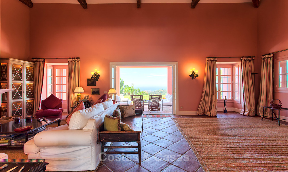 Chalet estilo españo vistas panorámicas en venta lujoso complejo de golf privado en Benahavis - Marbella. 3178