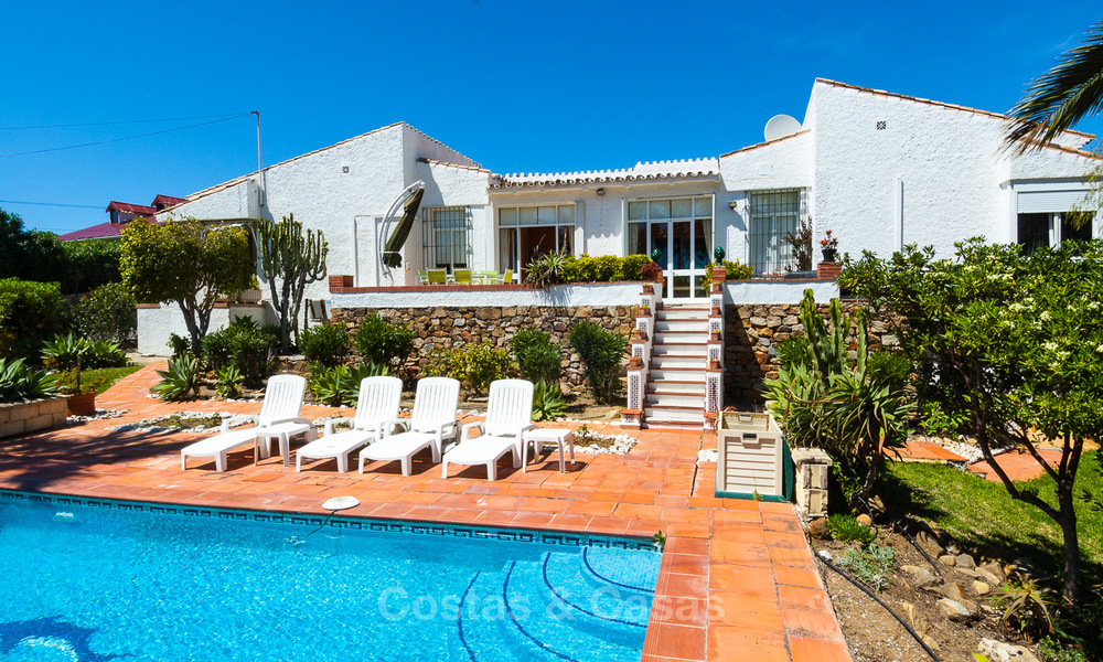 Villa a renovar en venta en Estepona, Costa del Sol, con impresionantes vistas al mar y cerca de la playa 3190