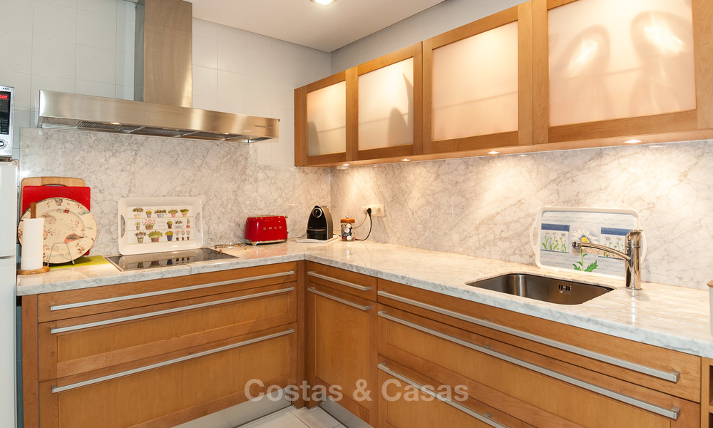 Acogedor y confortable apartamento en venta, en Costalita, en la playa de la nueva Milla de Oro, entre Marbella y Estepona 3204