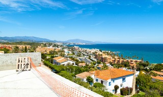 Villa moderna en venta con impresionantes vistas al mar, a 5 minutos a pie de la playa en Estepona 3231 