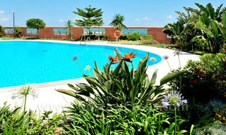 Bonito apartamento en venta con jardín privado en un lujoso y codiciado complejo frente al mar, Marbella - Puerto Banús 3424 