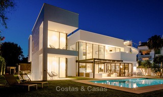 Villa contemporánea en venta en Puerto Banús, Marbella, recién construida junto a la playa. Precio reducido! 3457 