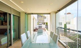 Lujoso apartamento moderno y espacioso en venta en un complejo de golf de 5 estrellas, en la Nueva Milla de Oro en Benahavis - Marbella 3664 