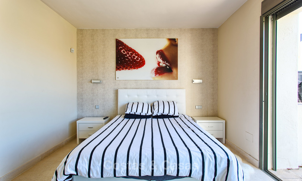 Lujoso apartamento moderno y espacioso en venta en un complejo de golf de 5 estrellas, en la Nueva Milla de Oro en Benahavis - Marbella 3675