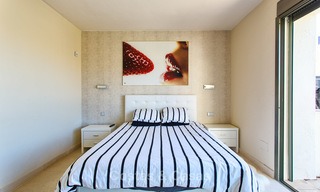 Lujoso apartamento moderno y espacioso en venta en un complejo de golf de 5 estrellas, en la Nueva Milla de Oro en Benahavis - Marbella 3675 