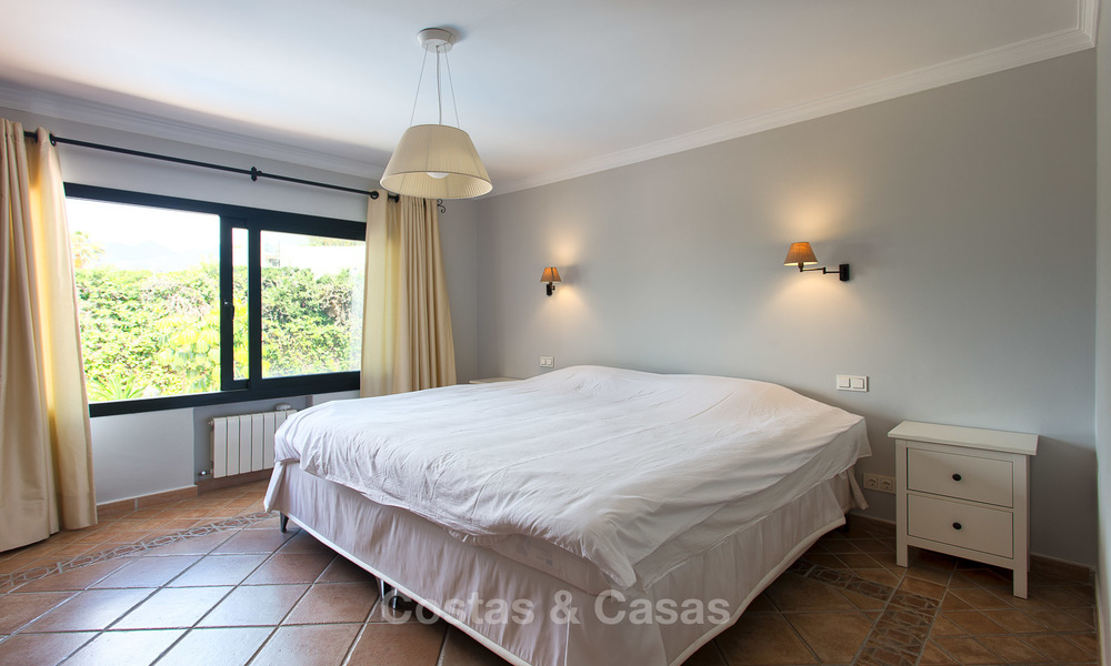 Villa de lujo recientemente renovada en Los Monteros, Este de Marbella 4054