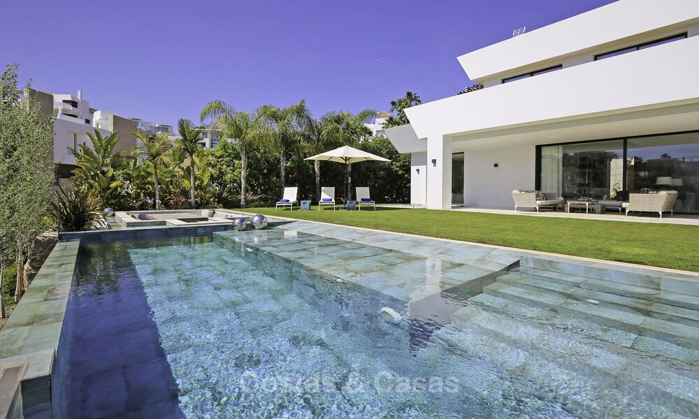 Villa de lujo moderna y contemporánea a estrenar con vistas al mar en venta, Benahavis, Marbella 36625