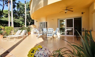 Encantador y espacioso apartamento de lujo, orientado al sur, en venta en una codiciada urbanización de golf, Elviria - Marbella 4102 