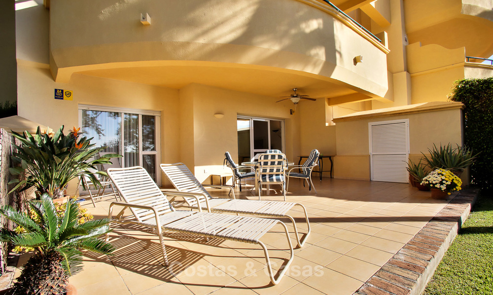 Encantador y espacioso apartamento de lujo, orientado al sur, en venta en una codiciada urbanización de golf, Elviria - Marbella 4103