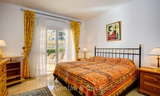 Encantador y espacioso apartamento de lujo, orientado al sur, en venta en una codiciada urbanización de golf, Elviria - Marbella 4106 