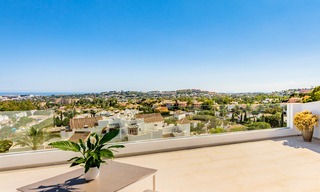 Impresionantes apartamentos de lujo en venta en un exclusivo complejo en Nueva Andalucia - Marbella con vistas al golf y mar 12731 
