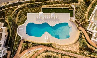 Impresionantes apartamentos de lujo en venta en un exclusivo complejo en Nueva Andalucia - Marbella con vistas al golf y mar 31949 