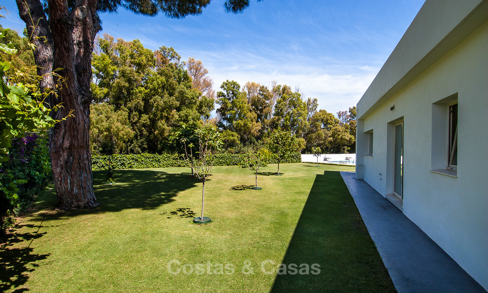 Villa moderna en venta cerca de la playa y golf en Marbella - Estepona 4282