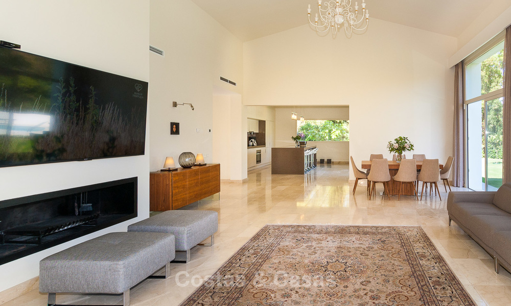Villa moderna en venta cerca de la playa y golf en Marbella - Estepona 4298