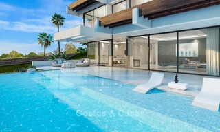 Villa moderna en venta con vistas al mar, a 5 minutos a pie de la playa - Estepona 4704 