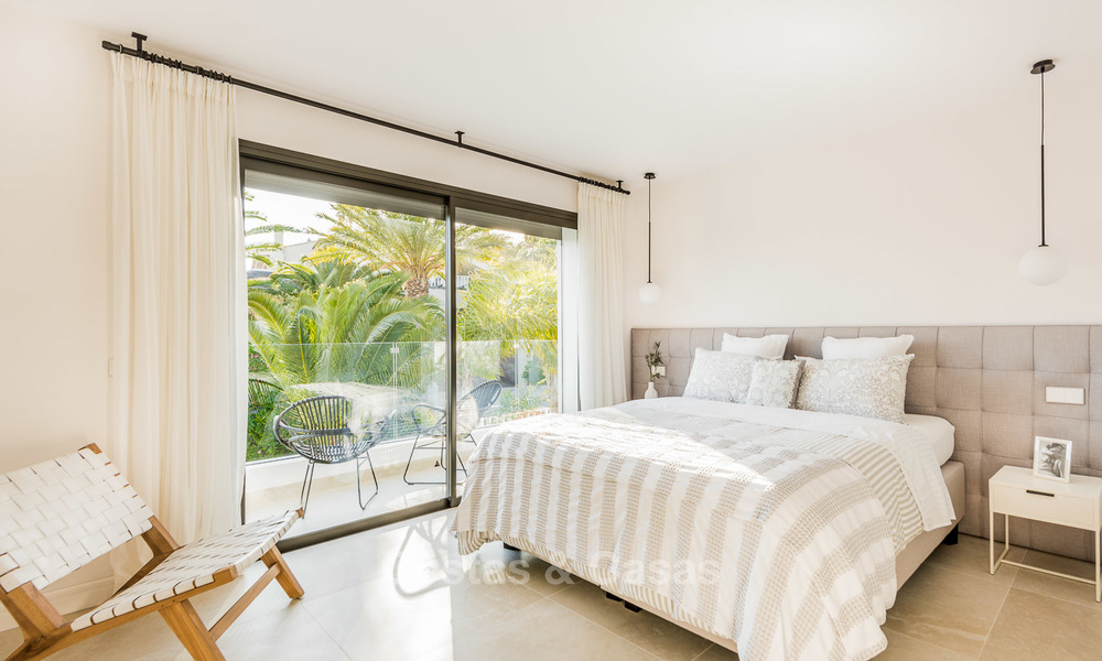 Villa de lujo de estilo andaluz recientemente renovada con vistas al mar en venta, Elviria, Este de Marbella 4804