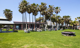 Se vende villa de diseño ultramoderna en primera línea de playa, New Golden Mile, Marbella - Estepona. 24721 