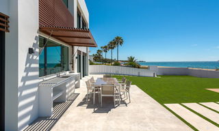 Se vende villa de diseño ultramoderna en primera línea de playa, New Golden Mile, Marbella - Estepona. 34251 