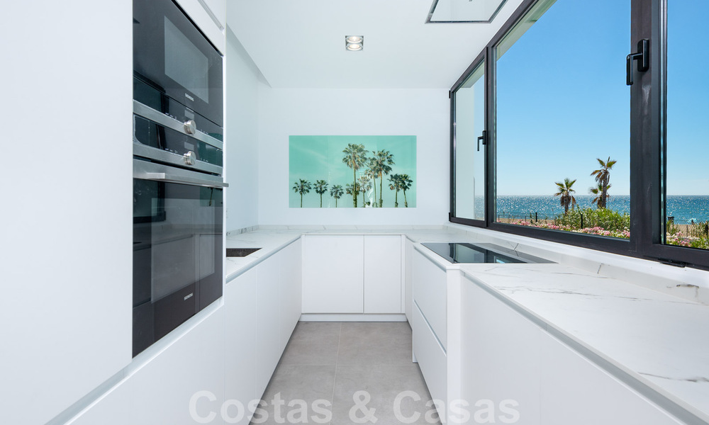Se vende villa de diseño ultramoderna en primera línea de playa, New Golden Mile, Marbella - Estepona. 34255