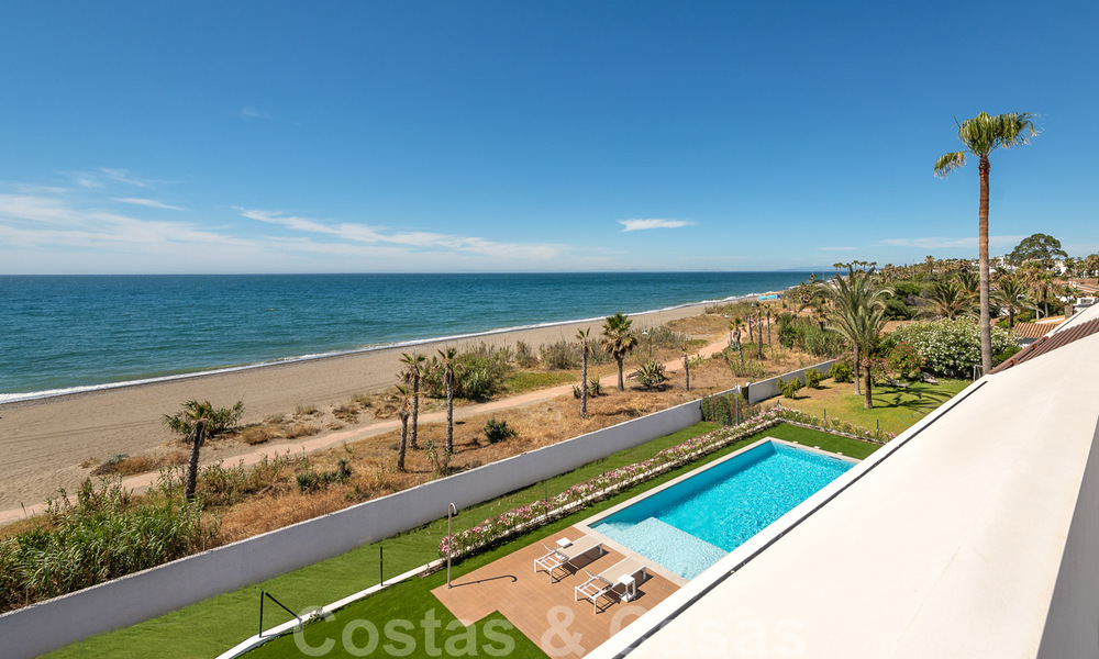 Se vende villa de diseño ultramoderna en primera línea de playa, New Golden Mile, Marbella - Estepona. 34256