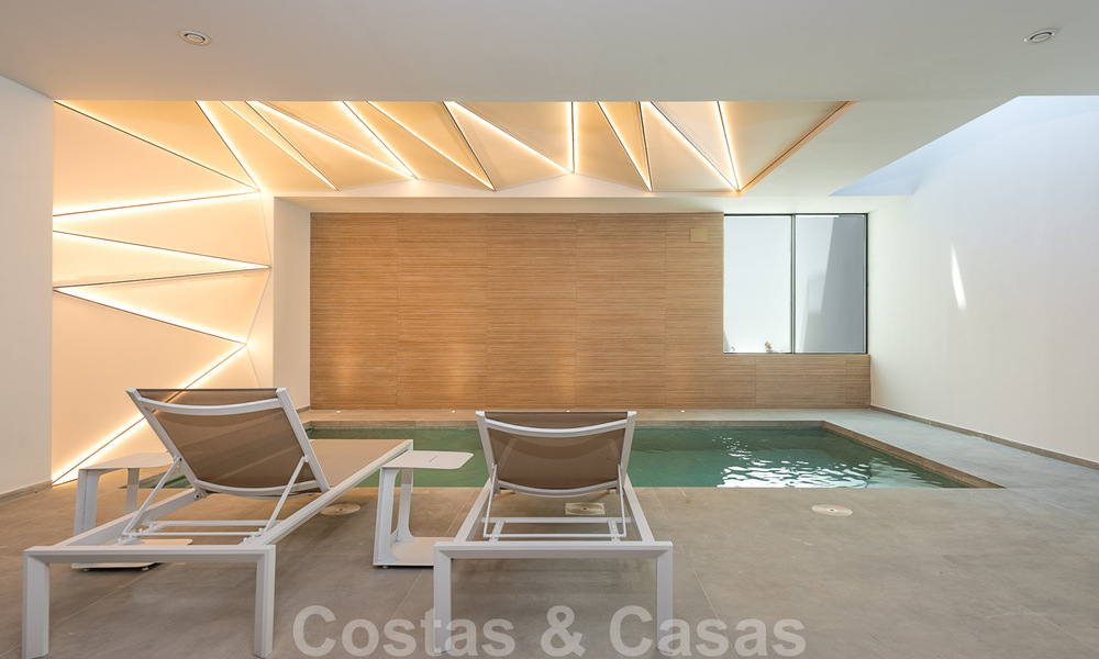 Se vende villa de diseño ultramoderna en primera línea de playa, New Golden Mile, Marbella - Estepona. 34263