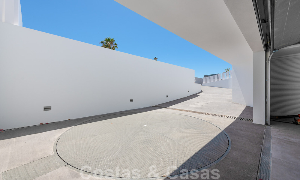 Se vende villa de diseño ultramoderna en primera línea de playa, New Golden Mile, Marbella - Estepona. 34265