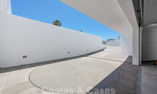 Se vende villa de diseño ultramoderna en primera línea de playa, New Golden Mile, Marbella - Estepona. 34265 