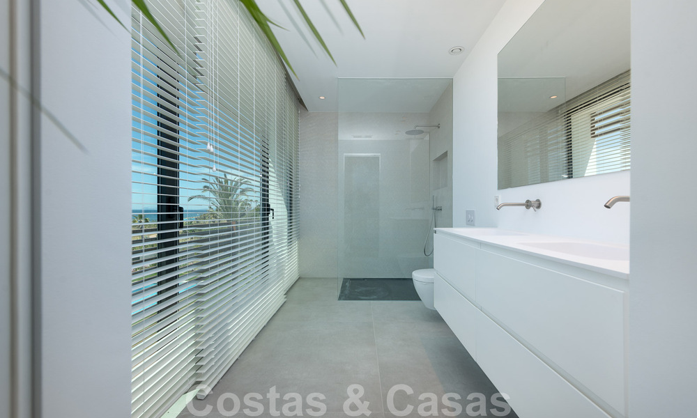 Se vende villa de diseño ultramoderna en primera línea de playa, New Golden Mile, Marbella - Estepona. 34266