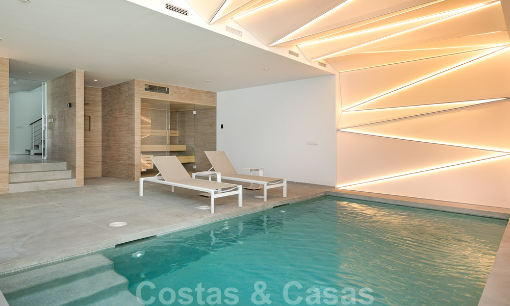 Se vende villa de diseño ultramoderna en primera línea de playa, New Golden Mile, Marbella - Estepona. 34272