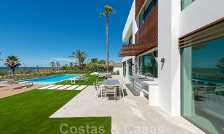 Se vende villa de diseño ultramoderna en primera línea de playa, New Golden Mile, Marbella - Estepona. 34275 
