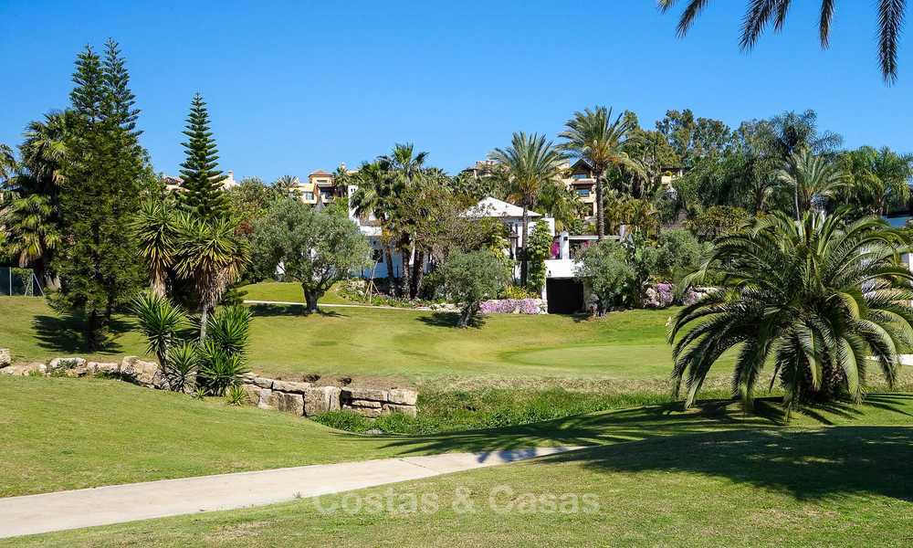 Villas de lujo modernas, ligeras y confortables en venta en un resort de golf de primera clase, New Golden Mile, Marbella. 6656