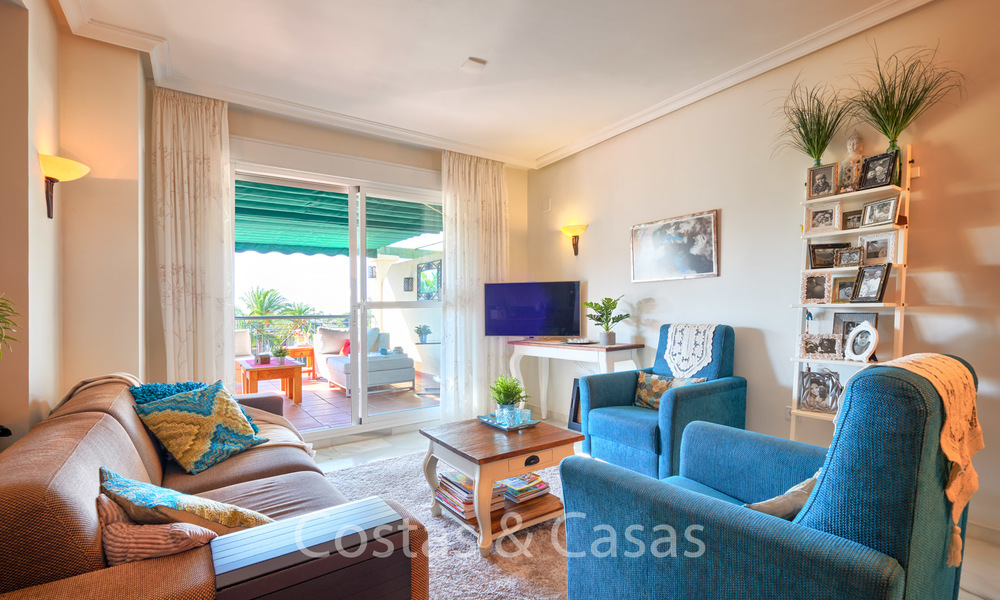 Apartamento en planta alta a la venta, a poca distancia de la playa y de Puerto Banús, Nueva Andalucia - Marbella 6589