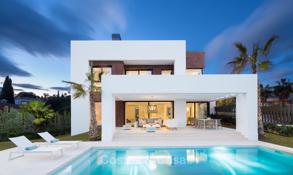 Elegantes villas de diseño contemporáneo a la venta en la Nueva Milla de Oro, Marbella - Estepona 6630