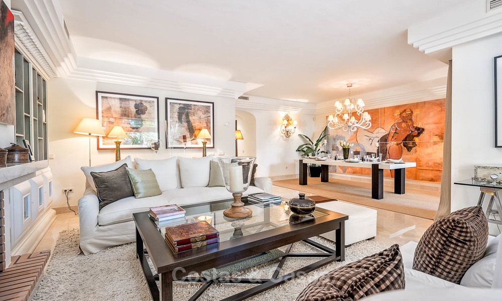 Apartamento de lujo bien situado y con estilo en una urbanización exquisita - Nueva Andalucia, Marbella 6777
