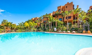 Apartamento de lujo bien situado y con estilo en una urbanización exquisita - Nueva Andalucia, Marbella 6793 