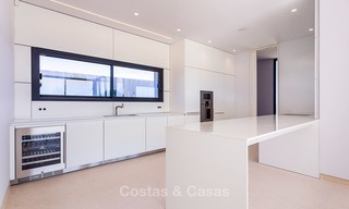Majestuosa villa moderna con vistas panorámicas al mar en venta, primera línea de golf, Benahavis - Marbella 7807 